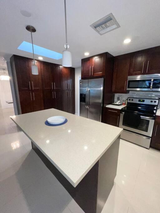 Modern Miami Oversized 3 Bedroom In Central Location Kültér fotó